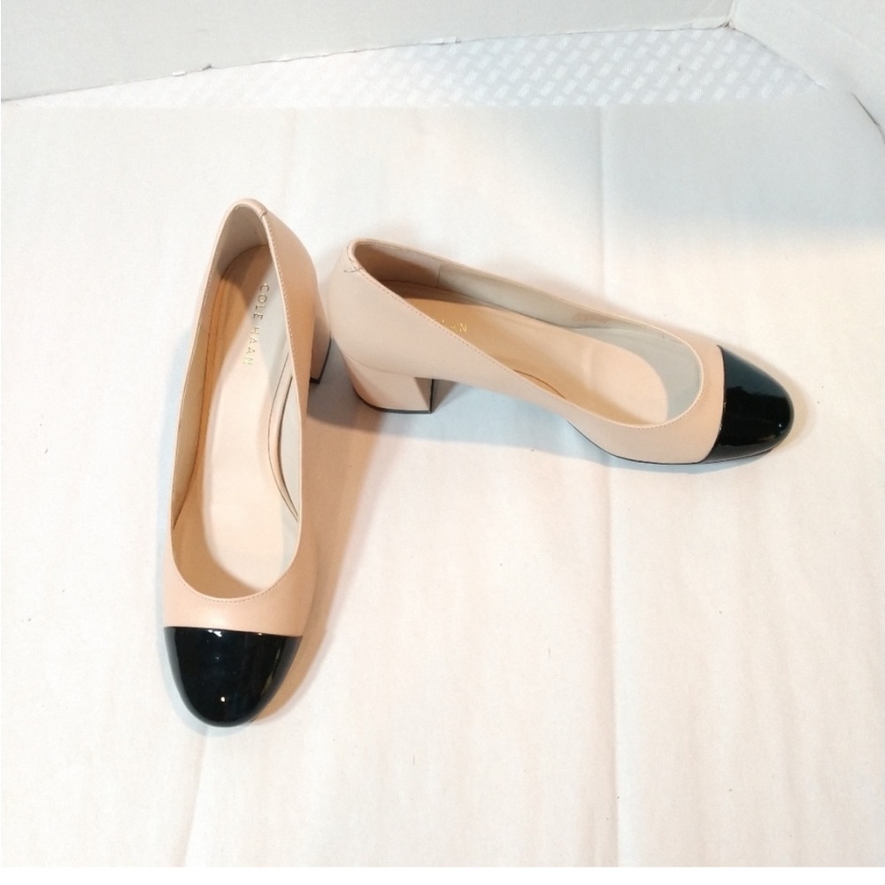 Coke Haan Dawna Grand Pump Shoe Nude Black Patent around Toe Size 6B